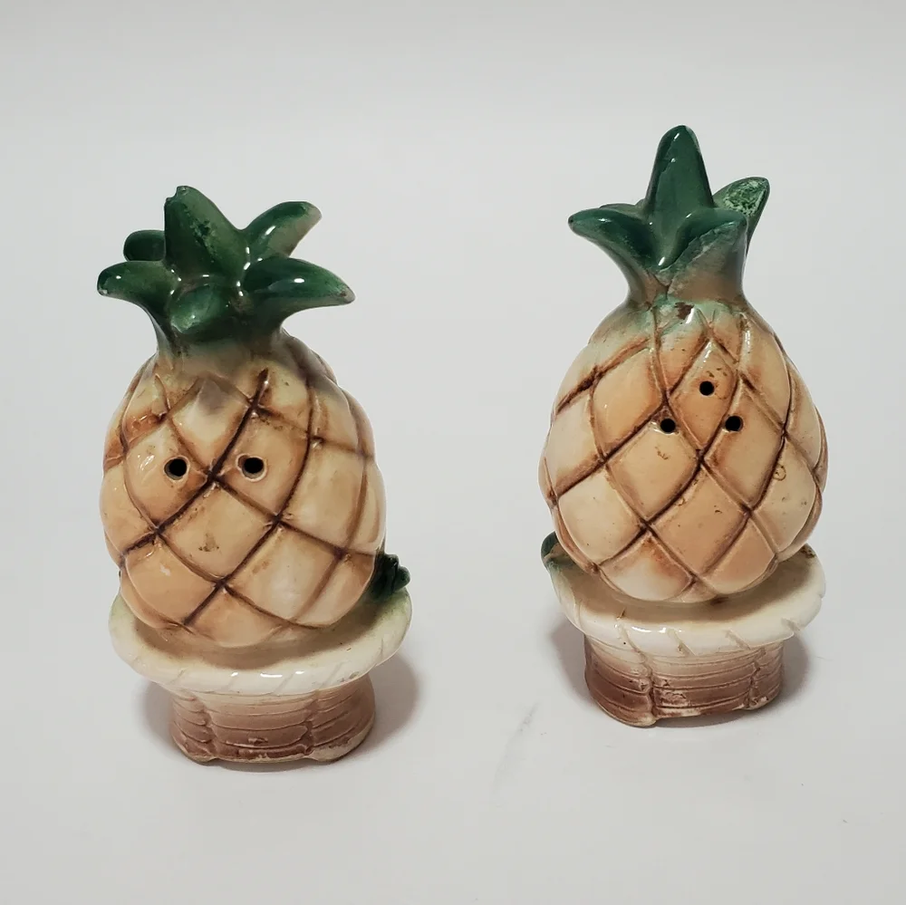 Vintage Pineapple Salt and Pepper Shakers Smiling Winking Faces Cute Retro MCM